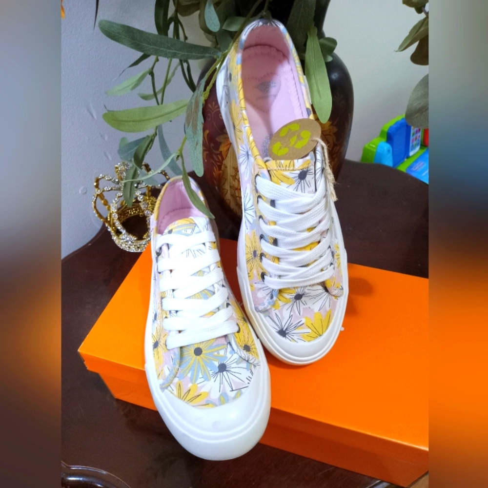 Comfy and beautifull New Sneaker 👟